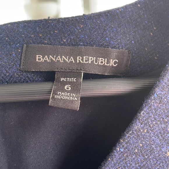 Gently used banana republic navy wool dress with ribbon detail and pockets 6P - Picture 2 of 7